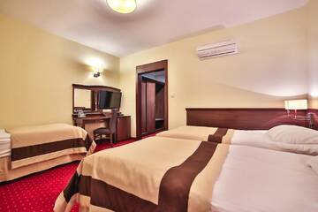 Фото номера Трехместный номер Отель Hotel Biały Dom г. Czerwionka 4